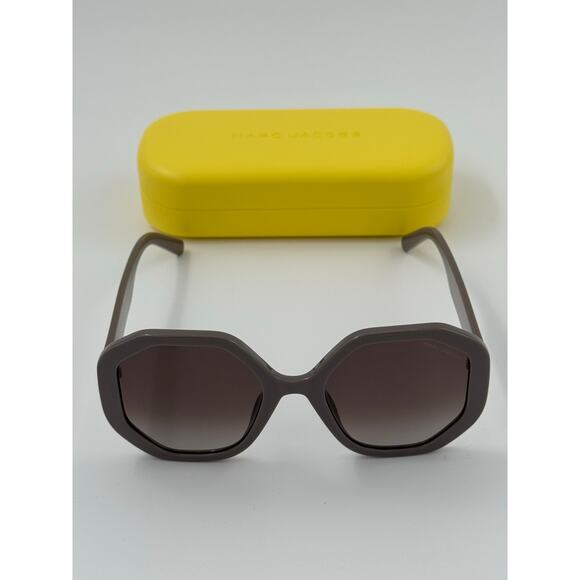 Marc Jacobs Oversized Hexagonal Brown Sunglasses with Yellow Case - Picture 1 of 6